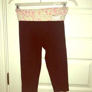 Cropped VS pink yoga pants